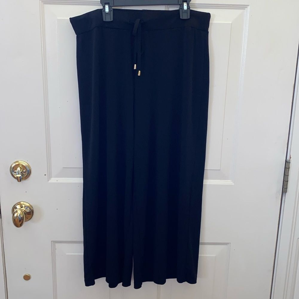 Jones New York Signature Black Capris L